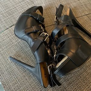 Type Z Platform Sandals. Size 9